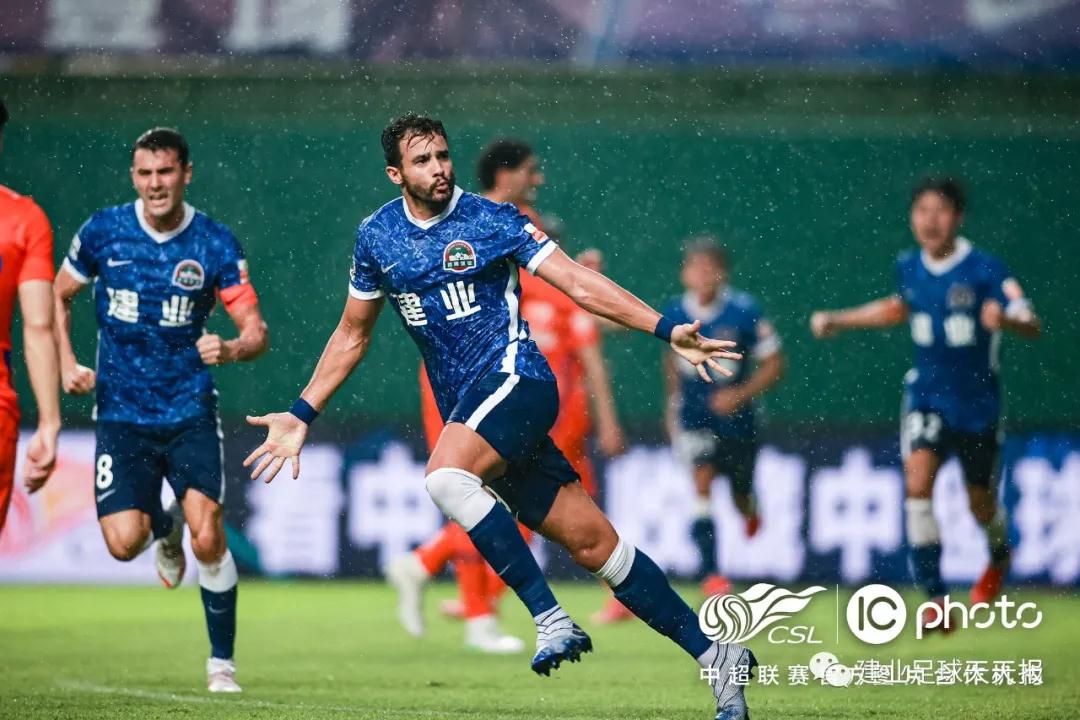 ليفربولبولوتوتنهامصراعالأضواءفيالدوريالإنجليزيالممتاز