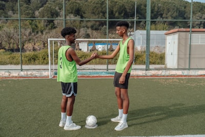 من هو أفضل لاعب كرة قدم في العالم عبر التاريخ؟